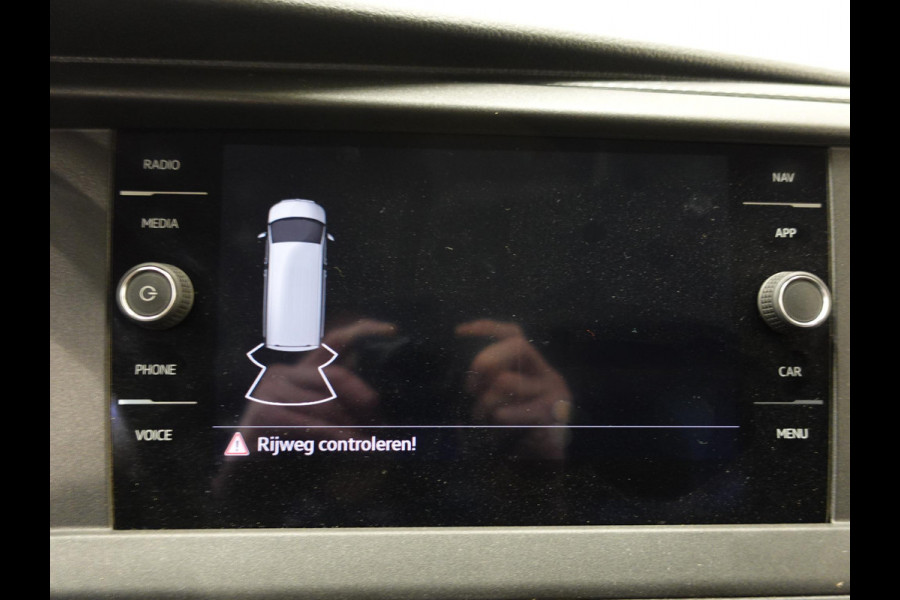 Volkswagen Transporter 2.0 TDI 110pk L2H1 Navigatie Apple Carplay/Android Auto Trekhaak Camera Parkeersensoren achter Cruise Control Airco