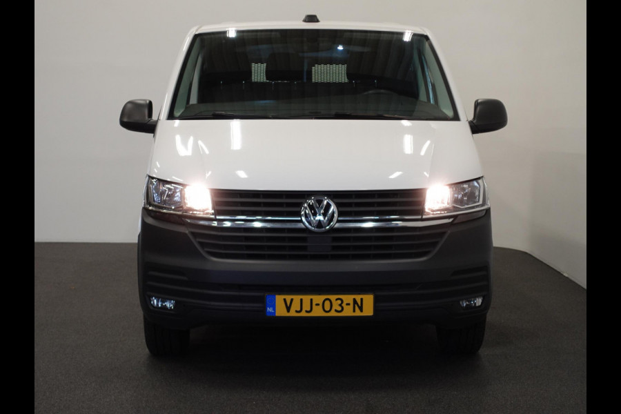 Volkswagen Transporter 2.0 TDI 110pk L2H1 Navigatie Apple Carplay/Android Auto Trekhaak Camera Parkeersensoren achter Cruise Control Airco