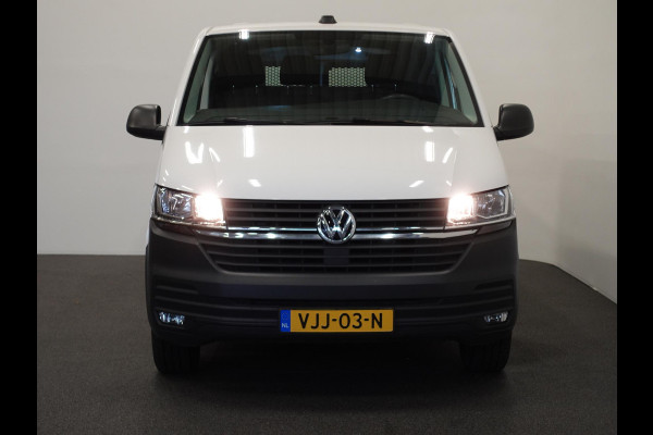 Volkswagen Transporter 2.0 TDI 110pk L2H1 Navigatie Apple Carplay/Android Auto Trekhaak Camera Parkeersensoren achter Cruise Control Airco