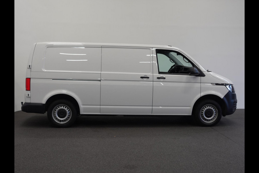 Volkswagen Transporter 2.0 TDI 110pk L2H1 Navigatie Apple Carplay/Android Auto Trekhaak Camera Parkeersensoren achter Cruise Control Airco