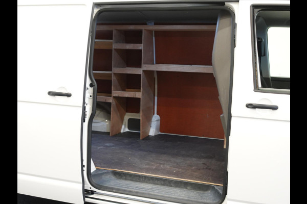 Volkswagen Transporter 2.0 TDI 110pk L2H1 Navigatie Apple Carplay/Android Auto Trekhaak Camera Parkeersensoren achter Cruise Control Airco