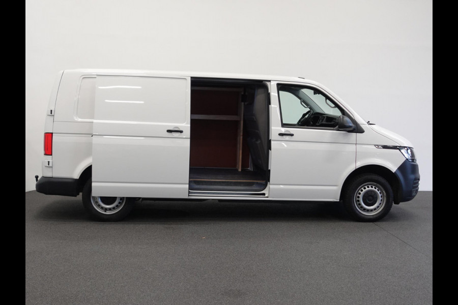 Volkswagen Transporter 2.0 TDI 110pk L2H1 Navigatie Apple Carplay/Android Auto Trekhaak Camera Parkeersensoren achter Cruise Control Airco