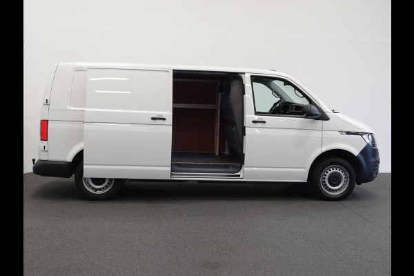 Volkswagen Transporter 2.0 TDI 110pk L2H1 Navigatie Apple Carplay/Android Auto Trekhaak Camera Parkeersensoren achter Cruise Control Airco