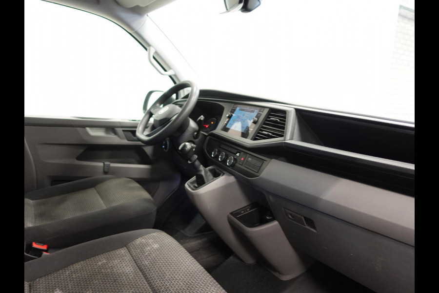 Volkswagen Transporter 2.0 TDI 110pk L2H1 Navigatie Apple Carplay/Android Auto Trekhaak Camera Parkeersensoren achter Cruise Control Airco