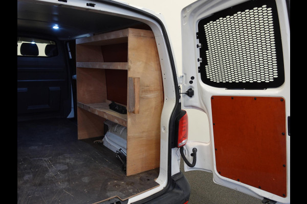 Volkswagen Transporter 2.0 TDI 110pk L2H1 Navigatie Apple Carplay/Android Auto Trekhaak Camera Parkeersensoren achter Cruise Control Airco