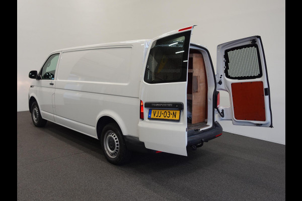Volkswagen Transporter 2.0 TDI 110pk L2H1 Navigatie Apple Carplay/Android Auto Trekhaak Camera Parkeersensoren achter Cruise Control Airco