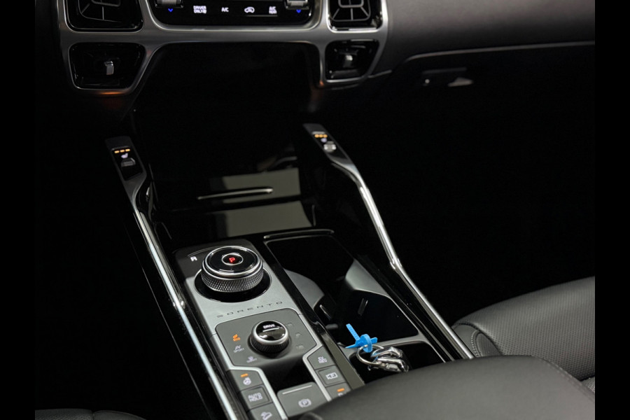 Kia Sorento 1.6 T-GDI Plug-in Hybrid 4WD DynamicLine 7p. | Luxe Leer | Afn. Trekhaak | Winterpakket | Adaptive Cruise Kia Sorento 1.6 T-GDI Plug-in Hybrid 4WD DynamicLine 7p. | Luxe Leer | Afn. Trekhaak | Winterpakket | Adaptive Cruise