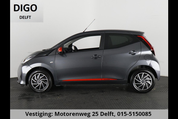 Toyota Aygo 1.0 VVT-i X-PLAY AUTOMAAT GARANTIE TOT 10-2031 BIJNA 2022. APPLE CARPLAY & ANDROID AUTO . ACHTERUITRIJ CAMERA .