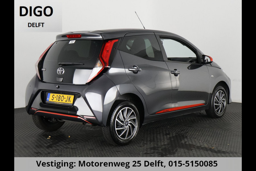 Toyota Aygo 1.0 VVT-i X-PLAY AUTOMAAT GARANTIE TOT 10-2031 BIJNA 2022. APPLE CARPLAY & ANDROID AUTO . ACHTERUITRIJ CAMERA .