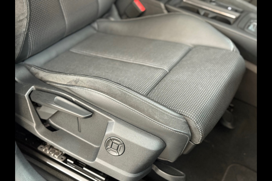 Audi Q3 45 TFSI e S Edition | S-Line | Pano | Trekhaak | Virtual Cockpit | Carplay | Half Leer | 19' inch