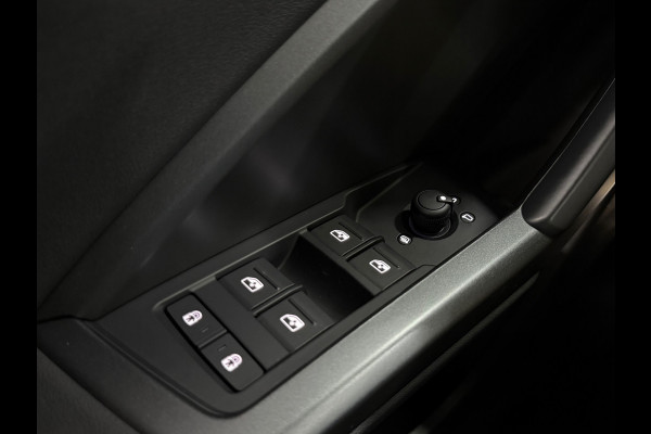 Audi Q3 45 TFSI e S Edition | S-Line | Pano | Trekhaak | Virtual Cockpit | Carplay | Half Leer | 19' inch