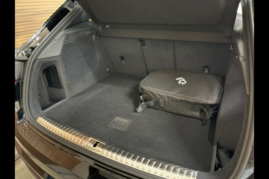 Audi Q3 45 TFSI e S Edition | S-Line | Pano | Trekhaak | Virtual Cockpit | Carplay | Half Leer | 19' inch