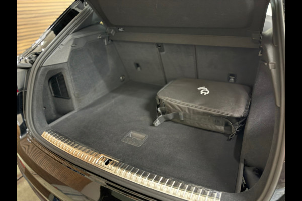 Audi Q3 45 TFSI e S Edition | S-Line | Pano | Trekhaak | Virtual Cockpit | Carplay | Half Leer | 19' inch