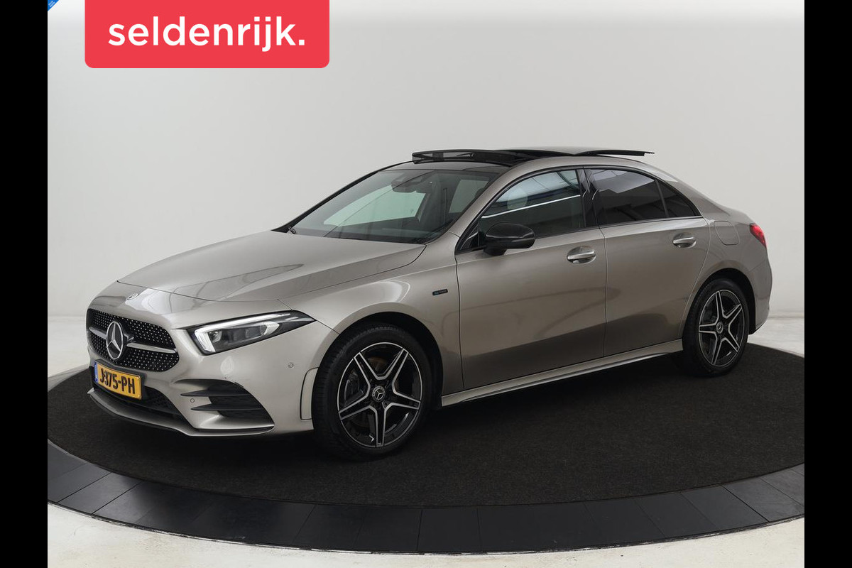 Mercedes-Benz A-Klasse 250e AMG | Panoramadak | Trekhaak | Memory | Matrix LED | Sfeerverlichting | Leder/Alcantara | Stoelverwarming | Keyless | Camera | Navigatie | Widescreen | PHEV | Plug In Mercedes-Benz A-Klasse 250e AMG | Panoramadak | Trekhaak | Memory | Matrix LED | Sfeerverlichting | Leder/Alcantara | Stoelverwarming | Keyless | Camera | Navigatie | Widescreen | PHEV | Plug In