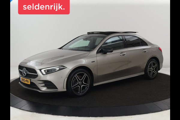 Mercedes-Benz A-Klasse 250e AMG | Panoramadak | Trekhaak | Memory | Matrix LED | Sfeerverlichting | Leder/Alcantara | Stoelverwarming | Keyless | Camera | Navigatie | Widescreen | PHEV | Plug In