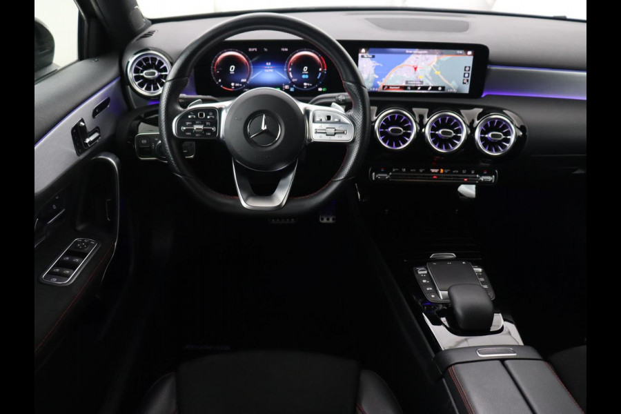 Mercedes-Benz A-Klasse 250e AMG | Panoramadak | Trekhaak | Memory | Matrix LED | Sfeerverlichting | Leder/Alcantara | Stoelverwarming | Keyless | Camera | Navigatie | Widescreen | PHEV | Plug In