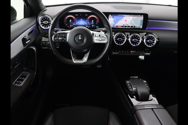 Mercedes-Benz A-Klasse 250e AMG | Panoramadak | Trekhaak | Memory | Matrix LED | Sfeerverlichting | Leder/Alcantara | Stoelverwarming | Keyless | Camera | Navigatie | Widescreen | PHEV | Plug In
