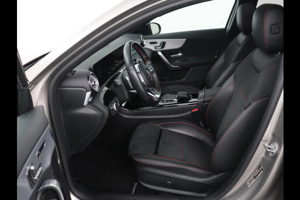 Mercedes-Benz A-Klasse 250e AMG | Panoramadak | Trekhaak | Memory | Matrix LED | Sfeerverlichting | Leder/Alcantara | Stoelverwarming | Keyless | Camera | Navigatie | Widescreen | PHEV | Plug In