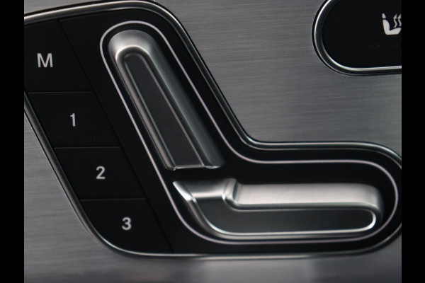 Mercedes-Benz A-Klasse 250e AMG | Panoramadak | Trekhaak | Memory | Matrix LED | Sfeerverlichting | Leder/Alcantara | Stoelverwarming | Keyless | Camera | Navigatie | Widescreen | PHEV | Plug In