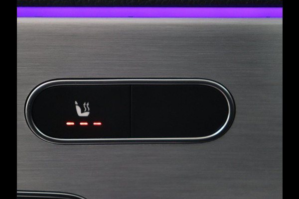Mercedes-Benz A-Klasse 250e AMG | Panoramadak | Trekhaak | Memory | Matrix LED | Sfeerverlichting | Leder/Alcantara | Stoelverwarming | Keyless | Camera | Navigatie | Widescreen | PHEV | Plug In