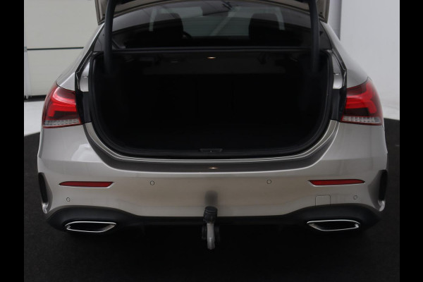 Mercedes-Benz A-Klasse 250e AMG | Panoramadak | Trekhaak | Memory | Matrix LED | Sfeerverlichting | Leder/Alcantara | Stoelverwarming | Keyless | Camera | Navigatie | Widescreen | PHEV | Plug In