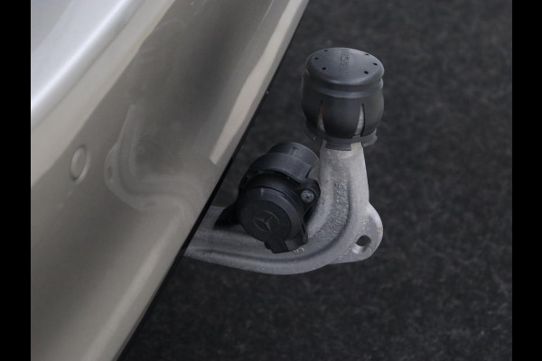 Mercedes-Benz A-Klasse 250e AMG | Panoramadak | Trekhaak | Memory | Matrix LED | Sfeerverlichting | Leder/Alcantara | Stoelverwarming | Keyless | Camera | Navigatie | Widescreen | PHEV | Plug In