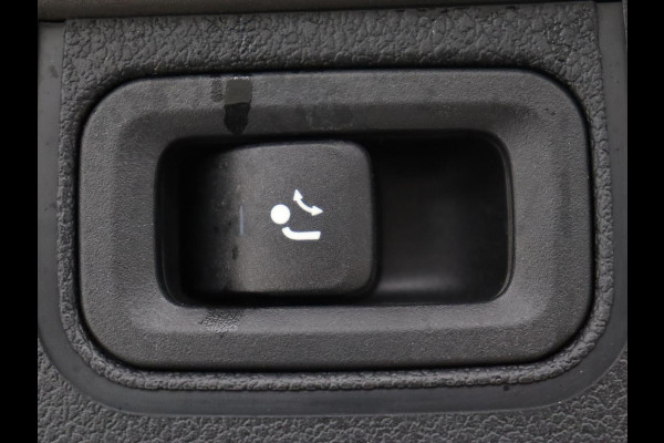 Mercedes-Benz A-Klasse 250e AMG | Panoramadak | Trekhaak | Memory | Matrix LED | Sfeerverlichting | Leder/Alcantara | Stoelverwarming | Keyless | Camera | Navigatie | Widescreen | PHEV | Plug In