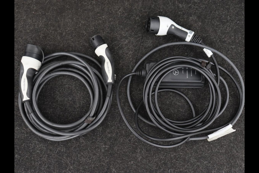 Mercedes-Benz A-Klasse 250e AMG | Panoramadak | Trekhaak | Memory | Matrix LED | Sfeerverlichting | Leder/Alcantara | Stoelverwarming | Keyless | Camera | Navigatie | Widescreen | PHEV | Plug In