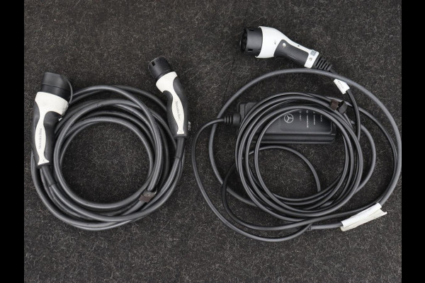 Mercedes-Benz A-Klasse 250e AMG | Panoramadak | Trekhaak | Memory | Matrix LED | Sfeerverlichting | Leder/Alcantara | Stoelverwarming | Keyless | Camera | Navigatie | Widescreen | PHEV | Plug In