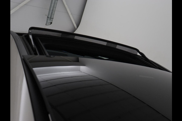 Mercedes-Benz A-Klasse 250e AMG | Panoramadak | Trekhaak | Memory | Matrix LED | Sfeerverlichting | Leder/Alcantara | Stoelverwarming | Keyless | Camera | Navigatie | Widescreen | PHEV | Plug In