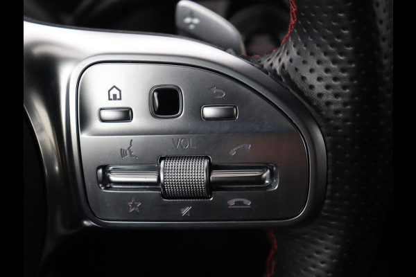 Mercedes-Benz A-Klasse 250e AMG | Panoramadak | Trekhaak | Memory | Matrix LED | Sfeerverlichting | Leder/Alcantara | Stoelverwarming | Keyless | Camera | Navigatie | Widescreen | PHEV | Plug In