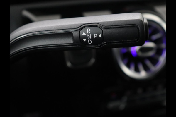 Mercedes-Benz A-Klasse 250e AMG | Panoramadak | Trekhaak | Memory | Matrix LED | Sfeerverlichting | Leder/Alcantara | Stoelverwarming | Keyless | Camera | Navigatie | Widescreen | PHEV | Plug In