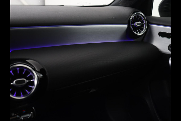 Mercedes-Benz A-Klasse 250e AMG | Panoramadak | Trekhaak | Memory | Matrix LED | Sfeerverlichting | Leder/Alcantara | Stoelverwarming | Keyless | Camera | Navigatie | Widescreen | PHEV | Plug In