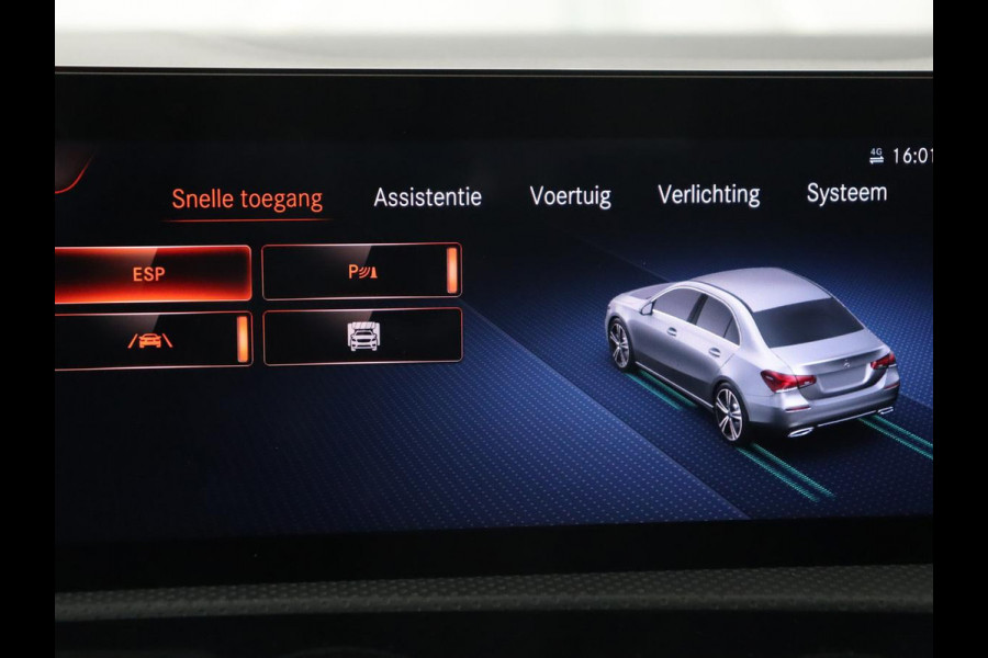 Mercedes-Benz A-Klasse 250e AMG | Panoramadak | Trekhaak | Memory | Matrix LED | Sfeerverlichting | Leder/Alcantara | Stoelverwarming | Keyless | Camera | Navigatie | Widescreen | PHEV | Plug In