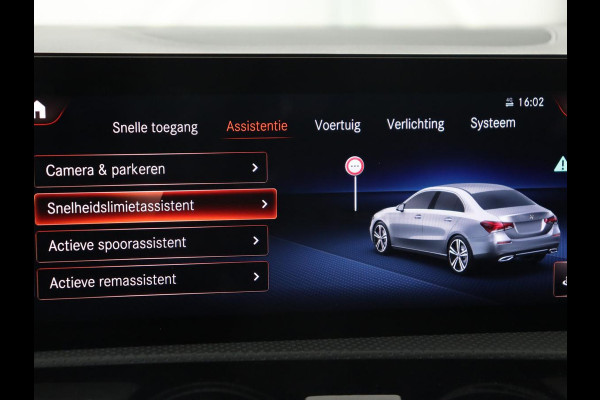 Mercedes-Benz A-Klasse 250e AMG | Panoramadak | Trekhaak | Memory | Matrix LED | Sfeerverlichting | Leder/Alcantara | Stoelverwarming | Keyless | Camera | Navigatie | Widescreen | PHEV | Plug In