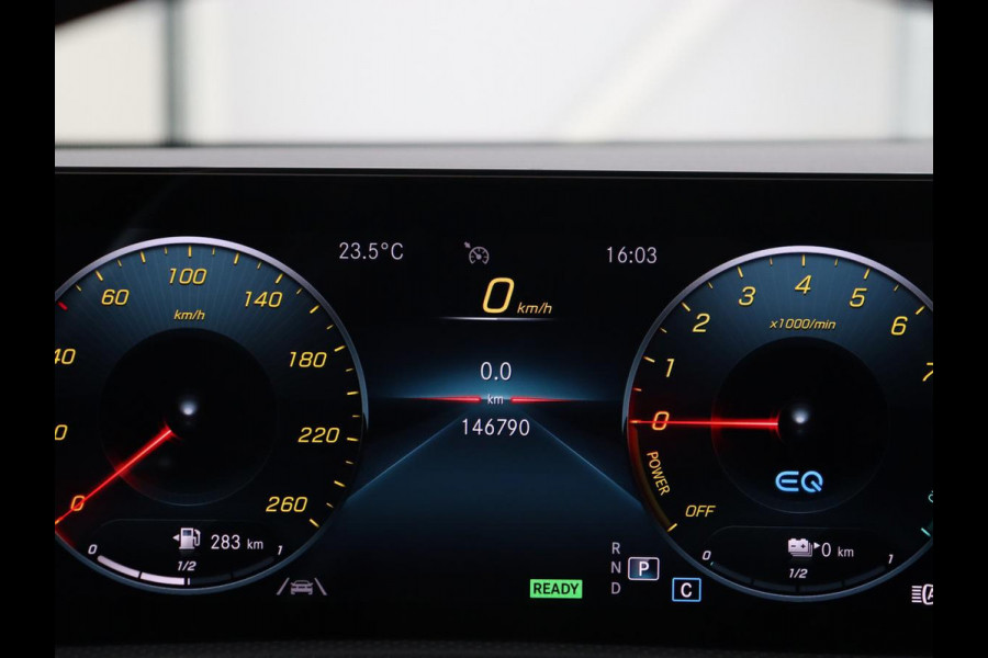 Mercedes-Benz A-Klasse 250e AMG | Panoramadak | Trekhaak | Memory | Matrix LED | Sfeerverlichting | Leder/Alcantara | Stoelverwarming | Keyless | Camera | Navigatie | Widescreen | PHEV | Plug In
