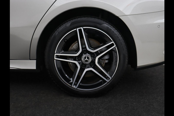 Mercedes-Benz A-Klasse 250e AMG | Panoramadak | Trekhaak | Memory | Matrix LED | Sfeerverlichting | Leder/Alcantara | Stoelverwarming | Keyless | Camera | Navigatie | Widescreen | PHEV | Plug In