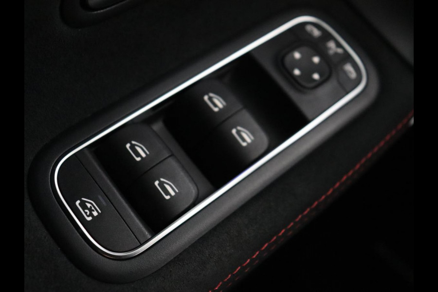 Mercedes-Benz A-Klasse 250e AMG | Panoramadak | Trekhaak | Memory | Matrix LED | Sfeerverlichting | Leder/Alcantara | Stoelverwarming | Keyless | Camera | Navigatie | Widescreen | PHEV | Plug In