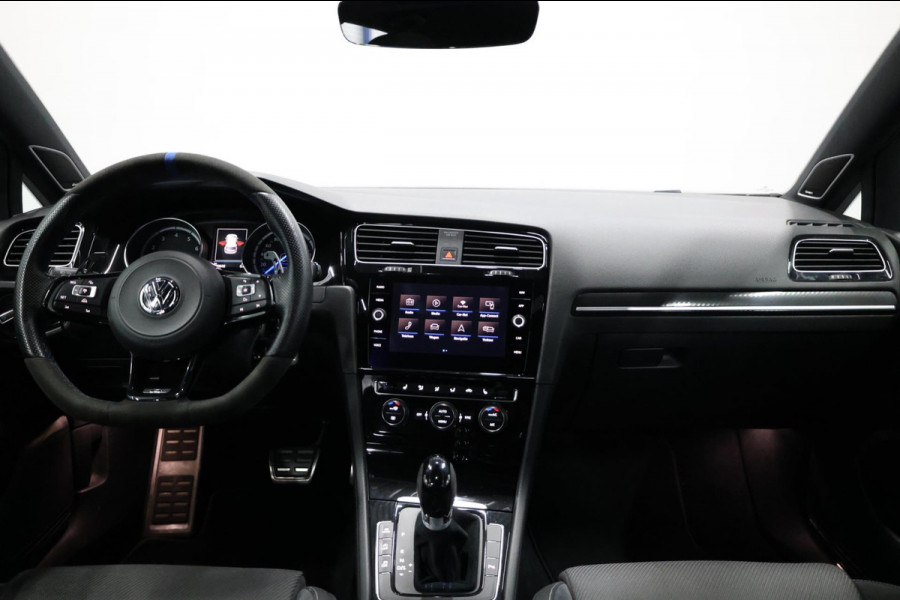 Volkswagen Golf 2.0 TSI 4Motion R 310PK AKRAPOVIC/LED/PANO/ALCANTARA+S.VERWARMING/DYNAUDIO/19"LMV/CAM/ACC/ECC/12 MDN GARANTIE! Volkswagen Golf 2.0 TSI 4Motion R 310PK AKRAPOVIC/LED/PANO/ALCANTARA+S.VERWARMING/DYNAUDIO/19"LMV/CAM/ACC/ECC/12 MDN GARANTIE!