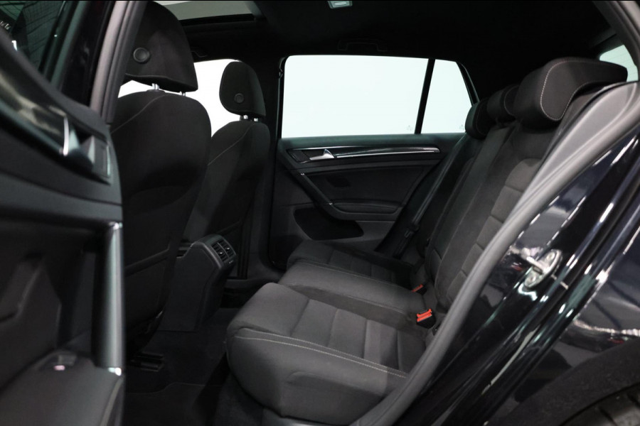 Volkswagen Golf 2.0 TSI 4Motion R 310PK AKRAPOVIC/LED/PANO/ALCANTARA+S.VERWARMING/DYNAUDIO/19"LMV/CAM/ACC/ECC/12 MDN GARANTIE! Volkswagen Golf 2.0 TSI 4Motion R 310PK AKRAPOVIC/LED/PANO/ALCANTARA+S.VERWARMING/DYNAUDIO/19"LMV/CAM/ACC/ECC/12 MDN GARANTIE!