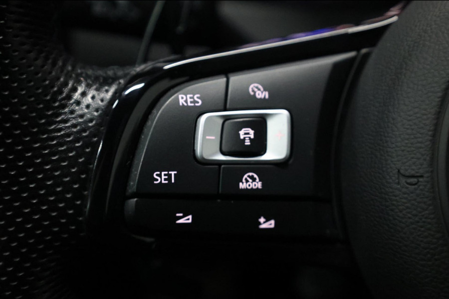 Volkswagen Golf 2.0 TSI 4Motion R 310PK AKRAPOVIC/LED/PANO/ALCANTARA+S.VERWARMING/DYNAUDIO/19"LMV/CAM/ACC/ECC/12 MDN GARANTIE! Volkswagen Golf 2.0 TSI 4Motion R 310PK AKRAPOVIC/LED/PANO/ALCANTARA+S.VERWARMING/DYNAUDIO/19"LMV/CAM/ACC/ECC/12 MDN GARANTIE!