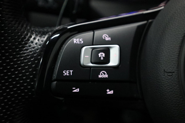 Volkswagen Golf 2.0 TSI 4Motion R 310PK AKRAPOVIC/LED/PANO/ALCANTARA+S.VERWARMING/DYNAUDIO/19"LMV/CAM/ACC/ECC/12 MDN GARANTIE! Volkswagen Golf 2.0 TSI 4Motion R 310PK AKRAPOVIC/LED/PANO/ALCANTARA+S.VERWARMING/DYNAUDIO/19"LMV/CAM/ACC/ECC/12 MDN GARANTIE!