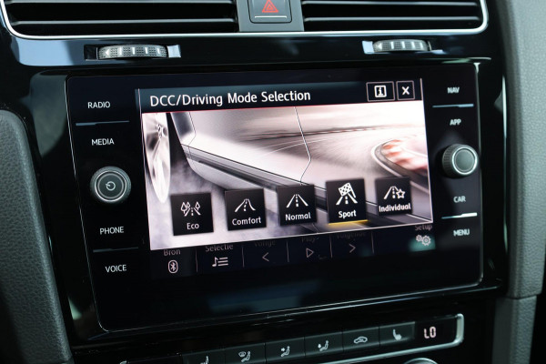 Volkswagen Golf 2.0 TSI 4Motion R 310PK AKRAPOVIC/LED/PANO/ALCANTARA+S.VERWARMING/DYNAUDIO/19"LMV/CAM/ACC/ECC/12 MDN GARANTIE! Volkswagen Golf 2.0 TSI 4Motion R 310PK AKRAPOVIC/LED/PANO/ALCANTARA+S.VERWARMING/DYNAUDIO/19"LMV/CAM/ACC/ECC/12 MDN GARANTIE!