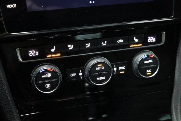 Volkswagen Golf 2.0 TSI 4Motion R 310PK AKRAPOVIC/LED/PANO/ALCANTARA+S.VERWARMING/DYNAUDIO/19"LMV/CAM/ACC/ECC/12 MDN GARANTIE! Volkswagen Golf 2.0 TSI 4Motion R 310PK AKRAPOVIC/LED/PANO/ALCANTARA+S.VERWARMING/DYNAUDIO/19"LMV/CAM/ACC/ECC/12 MDN GARANTIE!