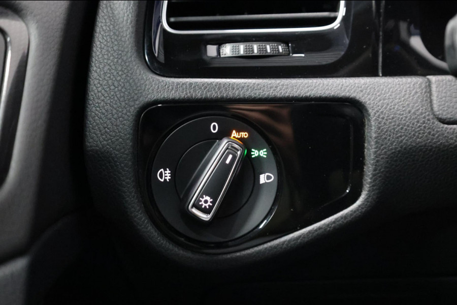 Volkswagen Golf 2.0 TSI 4Motion R 310PK AKRAPOVIC/LED/PANO/ALCANTARA+S.VERWARMING/DYNAUDIO/19"LMV/CAM/ACC/ECC/12 MDN GARANTIE! Volkswagen Golf 2.0 TSI 4Motion R 310PK AKRAPOVIC/LED/PANO/ALCANTARA+S.VERWARMING/DYNAUDIO/19"LMV/CAM/ACC/ECC/12 MDN GARANTIE!