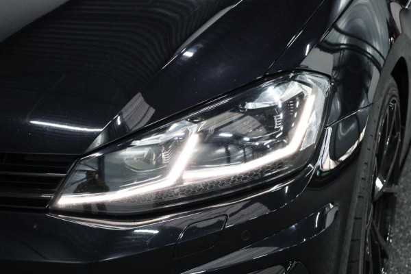 Volkswagen Golf 2.0 TSI 4Motion R 310PK AKRAPOVIC/LED/PANO/ALCANTARA+S.VERWARMING/DYNAUDIO/19"LMV/CAM/ACC/ECC/12 MDN GARANTIE! Volkswagen Golf 2.0 TSI 4Motion R 310PK AKRAPOVIC/LED/PANO/ALCANTARA+S.VERWARMING/DYNAUDIO/19"LMV/CAM/ACC/ECC/12 MDN GARANTIE!