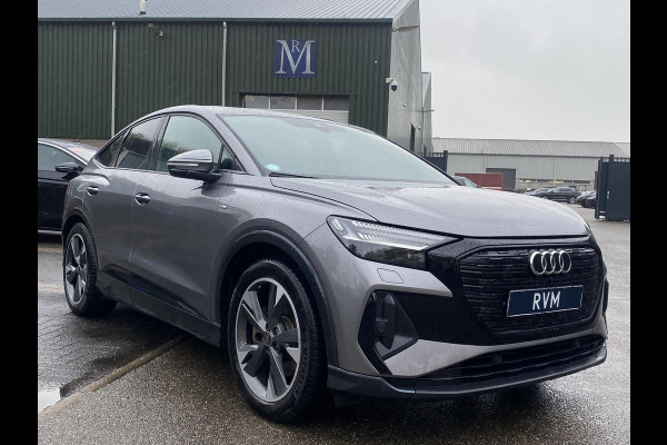 Audi Q4 Sportback e-tron 50 quattro S edition 77 kWh S-LINE IN -ENTERIEUR | PANO | ADD.CRUISE | CAMERA | ELEC STOELEN MET GEHEUGEN | RIJKLAAR GELEVERD Audi Q4 Sportback e-tron 50 quattro S edition 77 kWh S-LINE IN -ENTERIEUR | PANO | ADD.CRUISE | CAMERA | ELEC STOELEN MET GEHEUGEN | RIJKLAAR GELEVERD