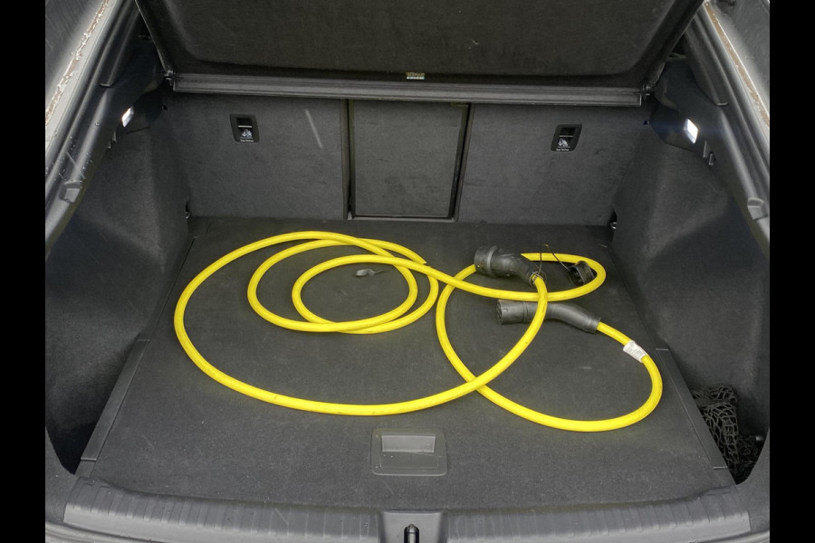 Audi Q4 Sportback e-tron 50 quattro S edition 77 kWh S-LINE IN -ENTERIEUR | PANO | ADD.CRUISE | CAMERA | ELEC STOELEN MET GEHEUGEN | RIJKLAAR GELEVERD Audi Q4 Sportback e-tron 50 quattro S edition 77 kWh S-LINE IN -ENTERIEUR | PANO | ADD.CRUISE | CAMERA | ELEC STOELEN MET GEHEUGEN | RIJKLAAR GELEVERD