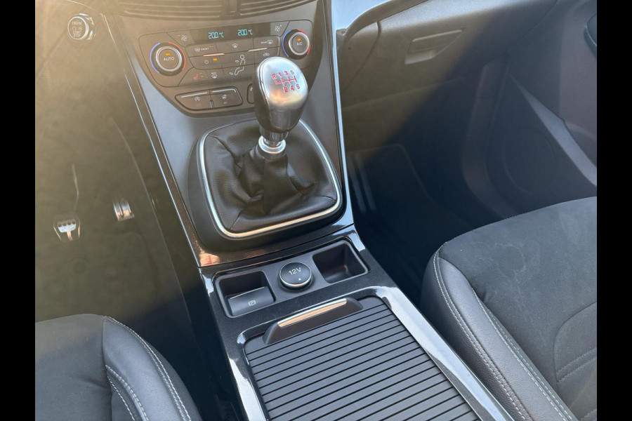 Ford Kuga 1.5 EcoBoost ST-Line 150pk | Trekhaak | Winter Pack | Parkeersensoren | 2000kg Trekgewicht! | Dealer Onderhouden | Ford Kuga 1.5 EcoBoost ST-Line 150pk | Trekhaak | Winter Pack | Parkeersensoren | 2000kg Trekgewicht! | Dealer Onderhouden |