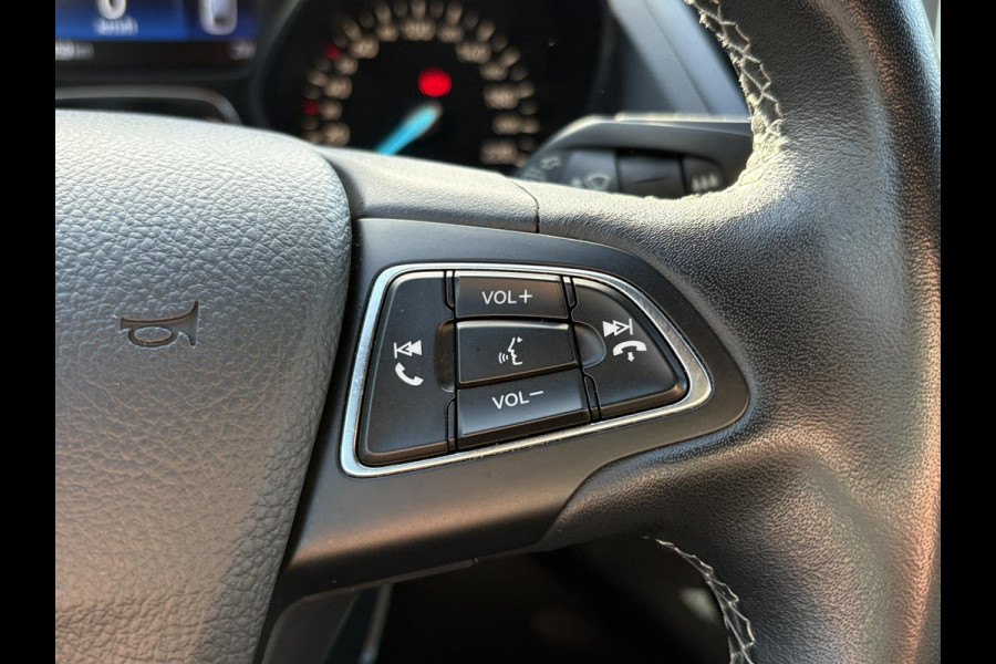 Ford Kuga 1.5 EcoBoost ST-Line 150pk | Trekhaak | Winter Pack | Parkeersensoren | 2000kg Trekgewicht! | Dealer Onderhouden | Ford Kuga 1.5 EcoBoost ST-Line 150pk | Trekhaak | Winter Pack | Parkeersensoren | 2000kg Trekgewicht! | Dealer Onderhouden |